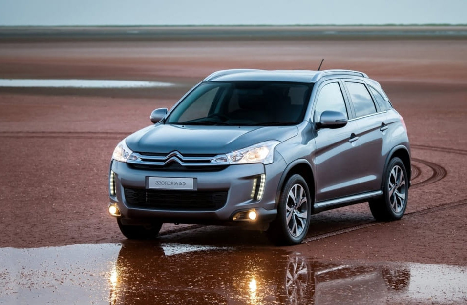 Замена аккумулятора Citroen C4-Aircross