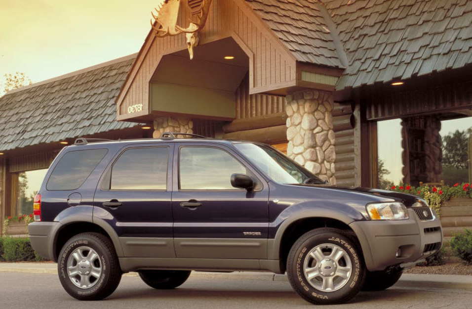 Замена аккумулятора Ford Escape