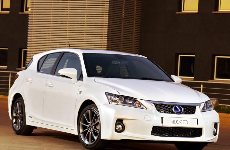 Замена аккумулятора Lexus Ct